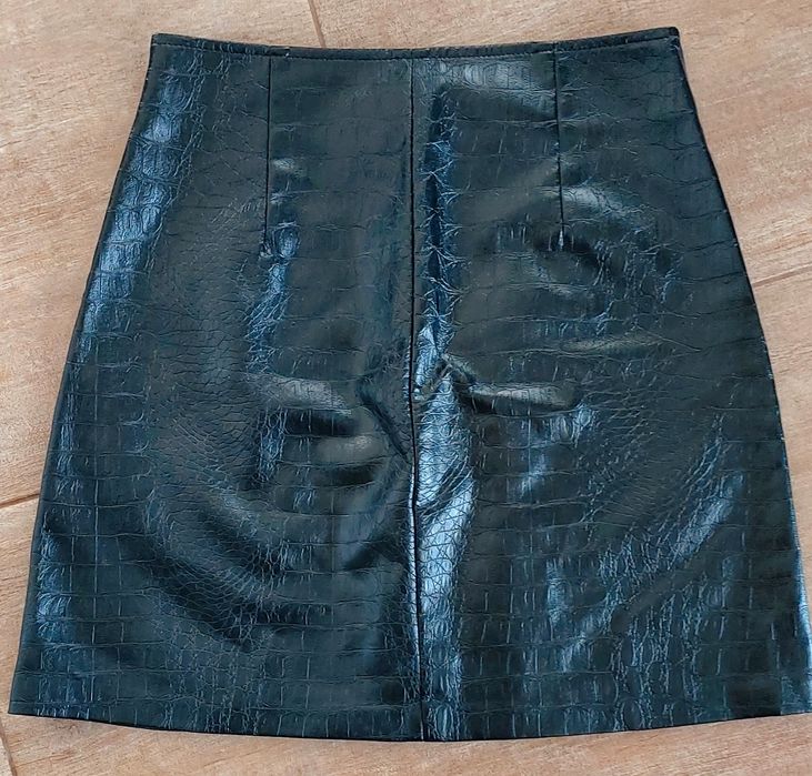 Дамска кожена черна пола Stradivarius