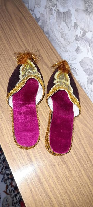 Продам женские сабо и тапочки