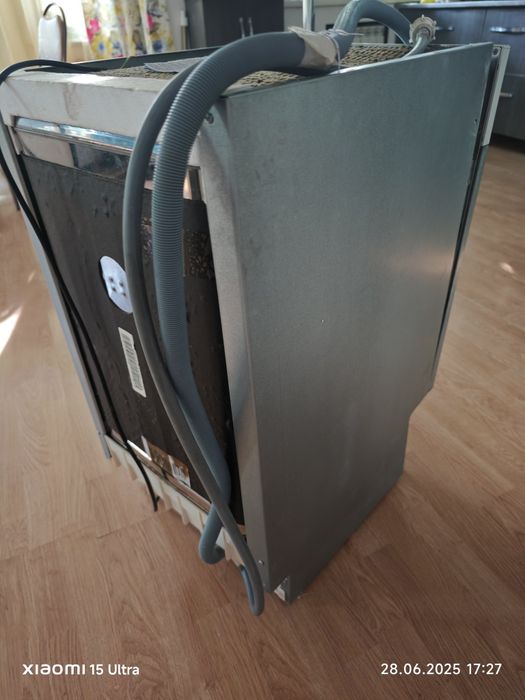 Продам на запчасти посудомойку