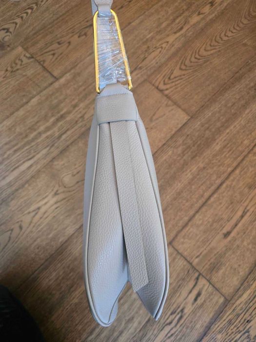 НОВА! Луксозна чанта Coccinelle Priscilla Nude, естествена кожа, с цип