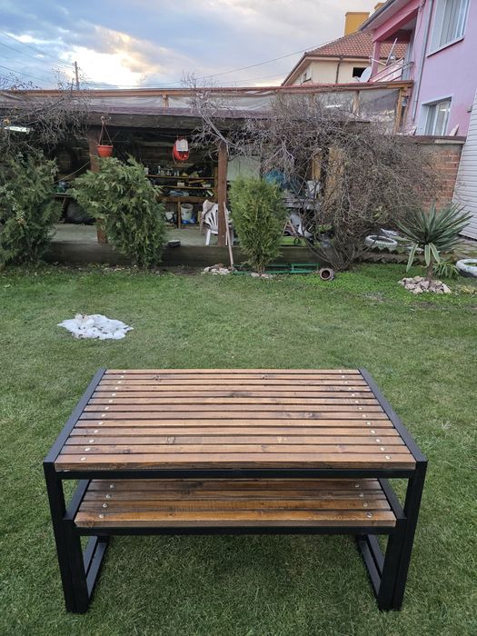 Комплект за градина от метал и дърво - маса с две пейки