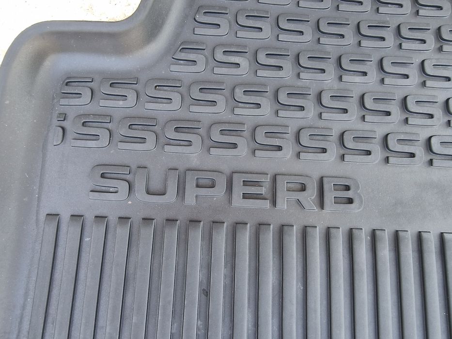 Оригинални гумени стелки за Skoda Superb 3