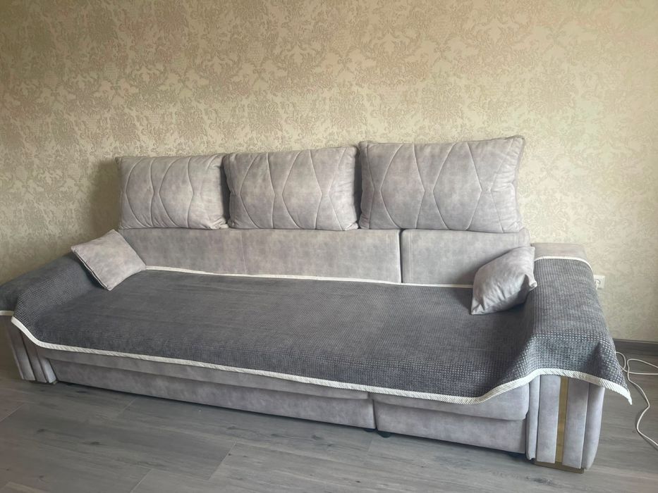 Продам диван 3 метровй