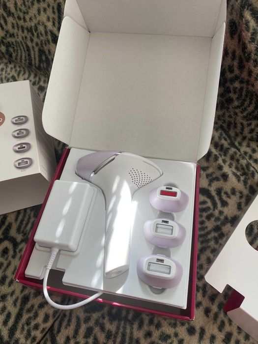 Фотоепилатор IPL Philips Lumea Seria 8000 BRI947/00