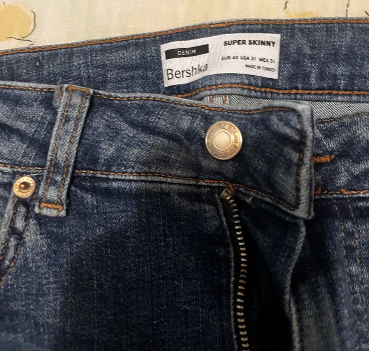 Blugi Skinny bleumarin cu pete vopsea alba marimea 40