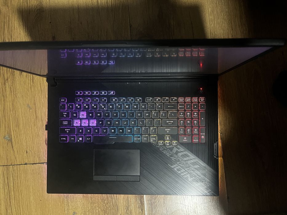 Vand asus rog strix g712LU i7