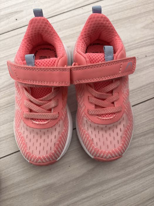 Adidasi sport pentru fetite