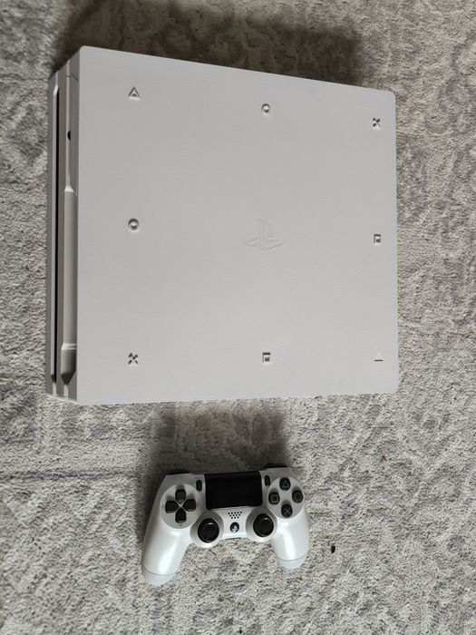 Продам ps 4 pro в белом цвете