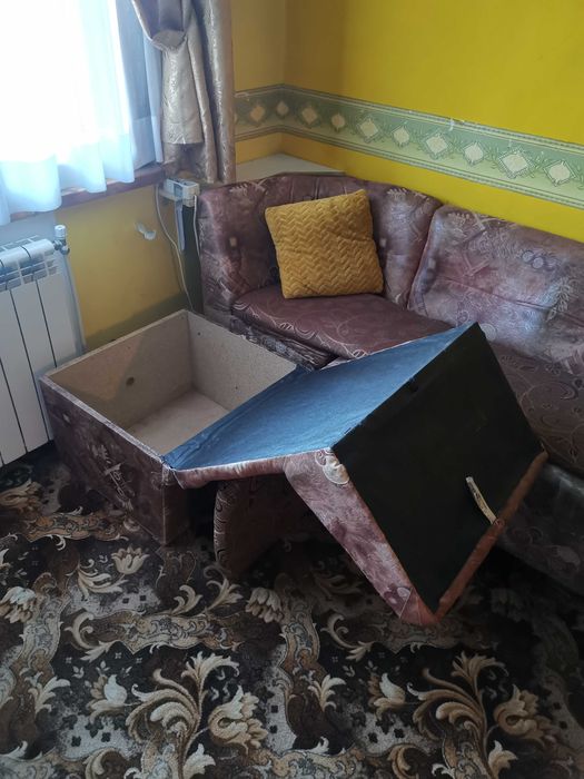 Ъглов разтегателен диван с функция спане идеален за кухня и  барбекю !