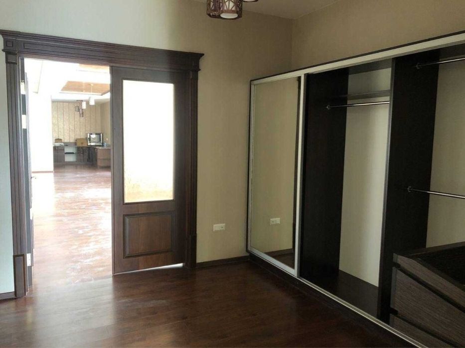 Сдается просторное 2- этажное здание.