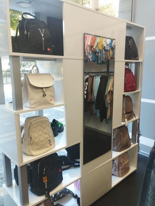 Дрехи на едро ,оборудване за магазин