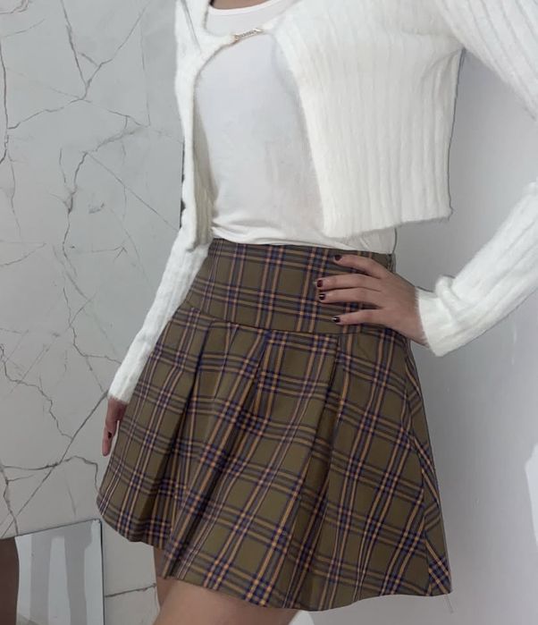 Кофточка размер м, юбочка 3000 размер м, торг уместен