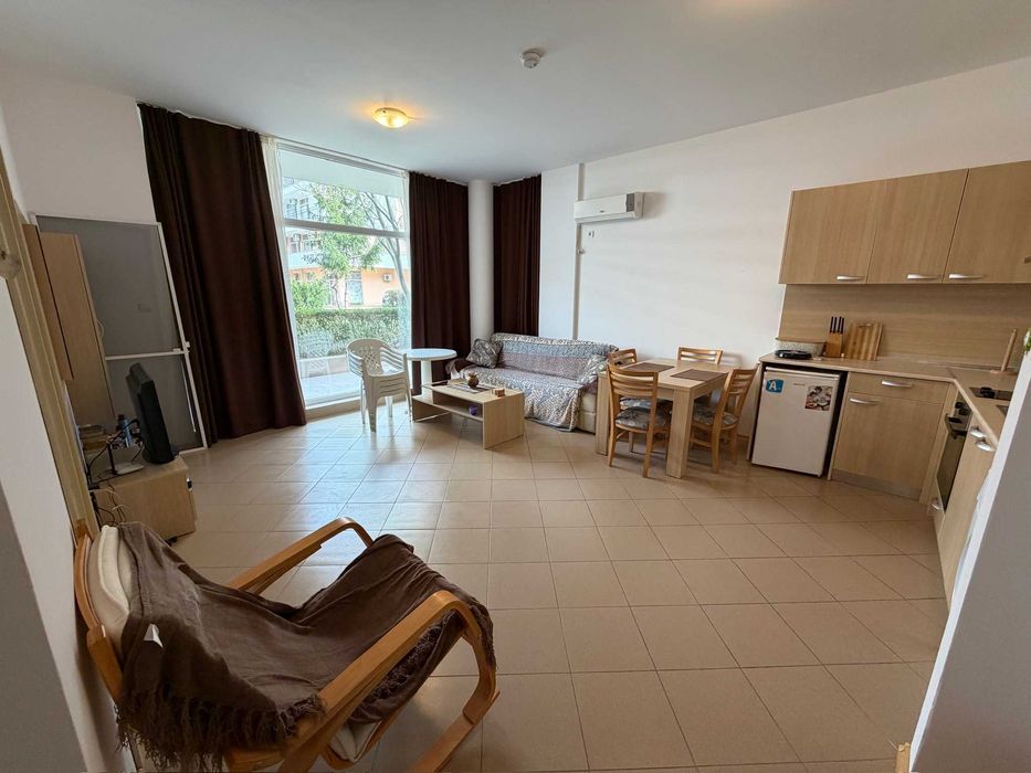 Просторен двустаен апартамент в централната част, к-с „Гранд Камелия“