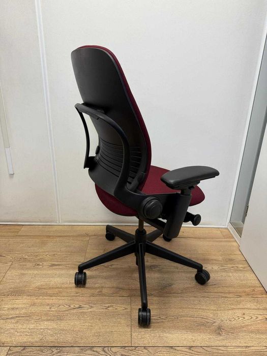 Refurbished Steelcase Leap V2 Bordeaux