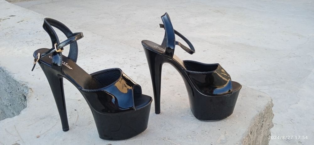 Robiya Jahonova 1985