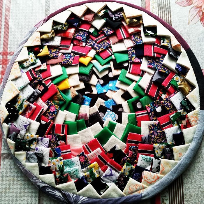 Продаются сидушки на стулья, табуретки,  пуфики