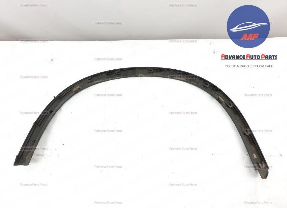 Overfender bandou ornament aripa dreapta fata original in stare buna.