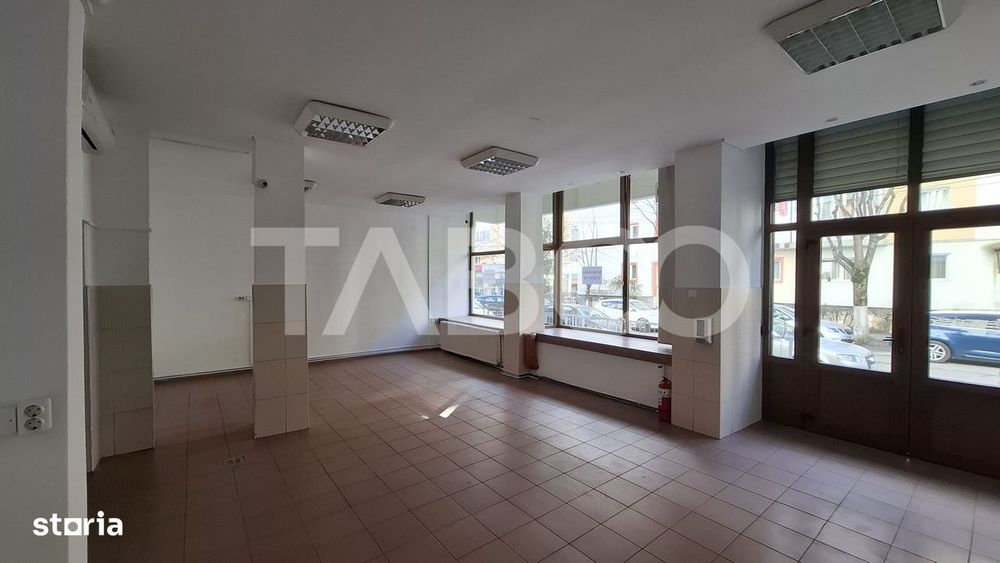 Spatiu comercial 120 mpu cu vitrina 8m si vad pietonal Valea Aurie