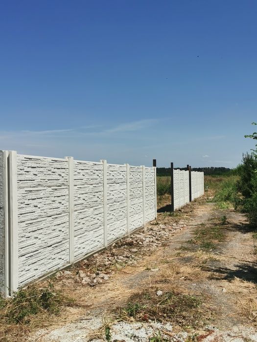 Gard din plăci și stâlpi prefabricate din beton armat și serviciu mont