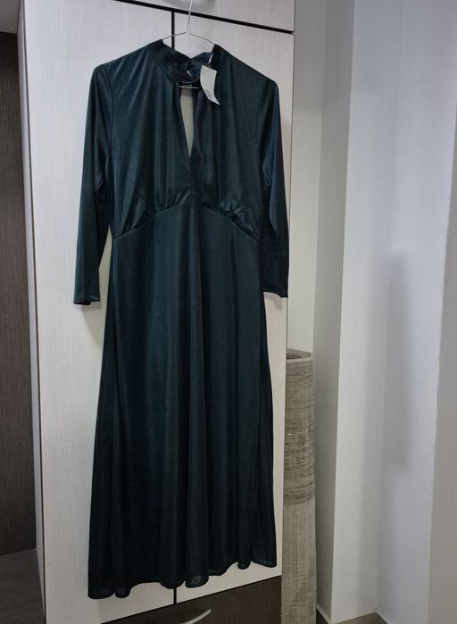Rochie noua,midi H%M,marimea S