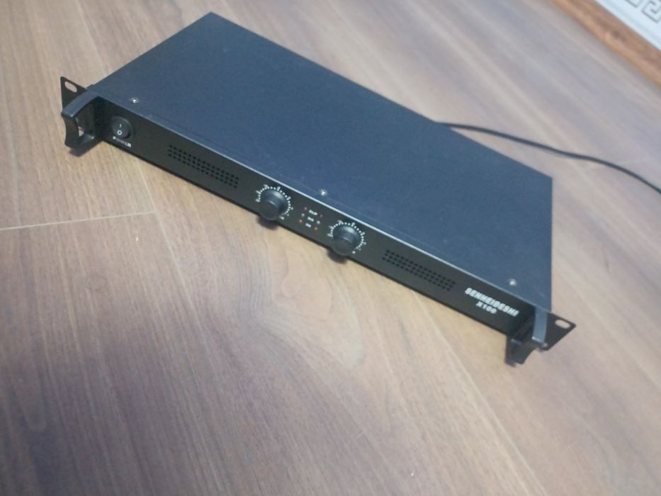 Vând sau schimb amplificator cu boxă