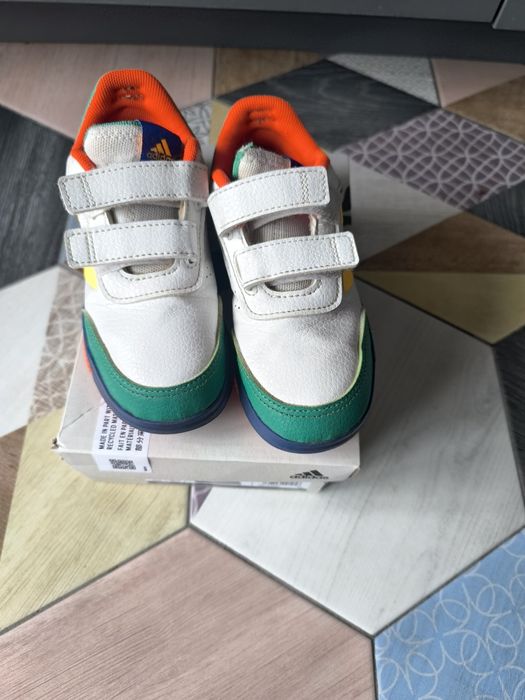 Детски маратонки Adidas номер 27