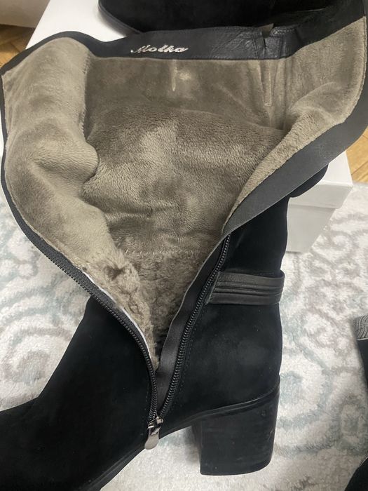 Продам натуральные замшевые сапоги