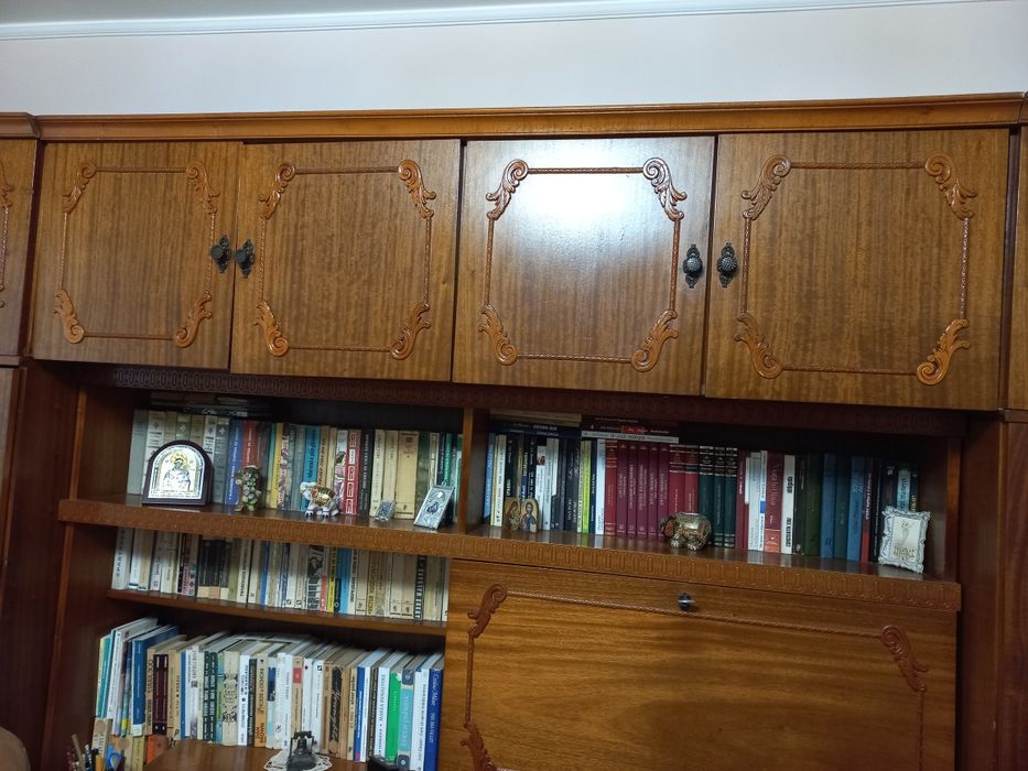 Mobila living,2 fotolii ,pat si vitrina-sufragerie Iasi