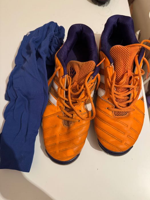 Футбольные кроссовки