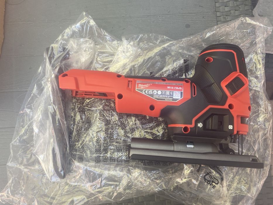 Milwaukee , pendular m18 NOU model FBJS
