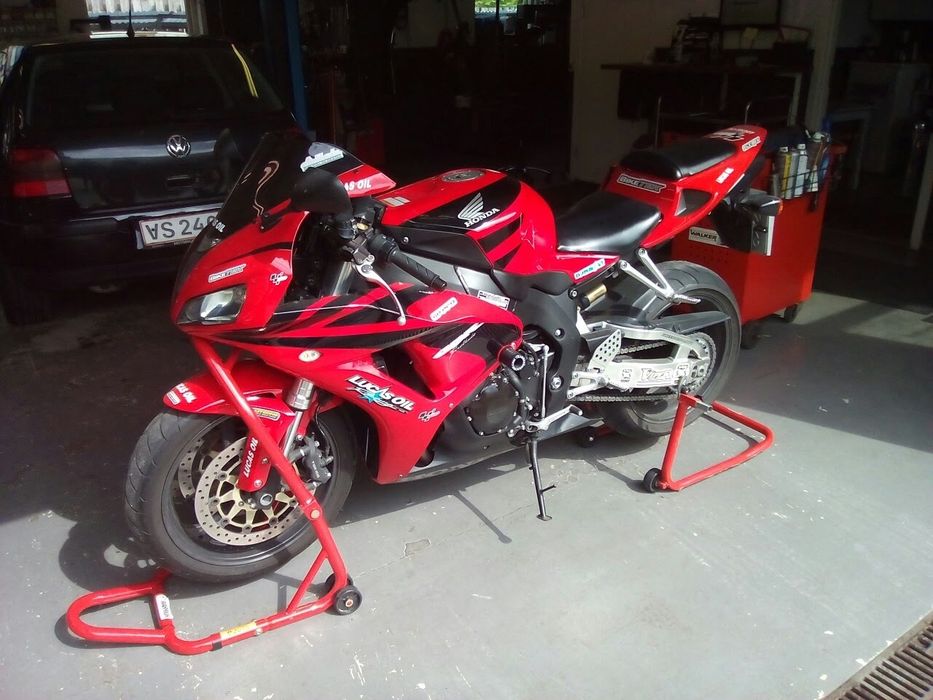 HONDA CBR 1000  180 к.с.