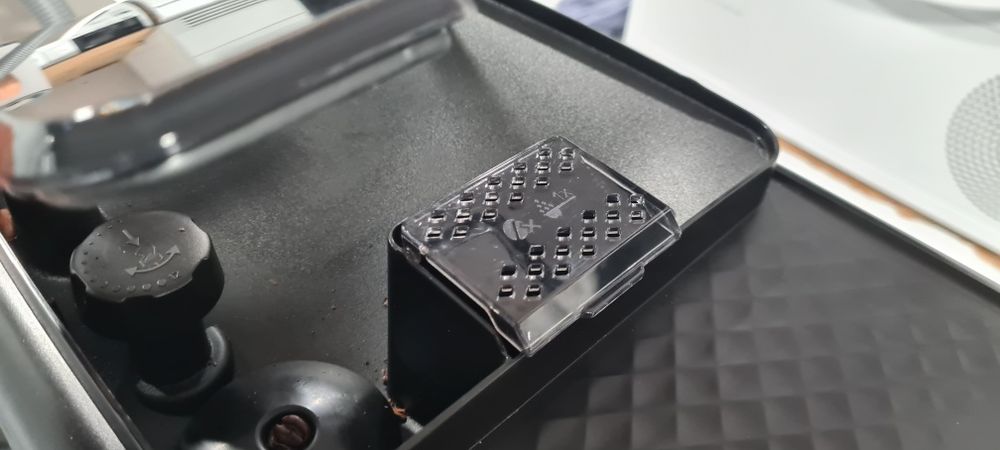 Кафеавтомат Philips EP2231/40, 15 bar, 1500 W, Автоматично капучино, Кана за мляко, Керамичнa мелачкa, Сензорен екран