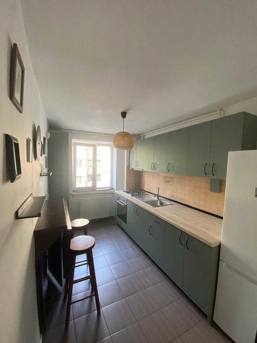 Ofer spre închiriere apartament cu 3 camere in Suceava