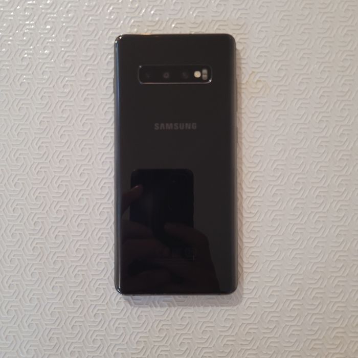 Продам samsung s10 plus