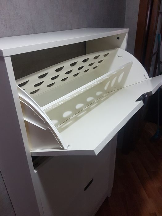 Продам обувница новая