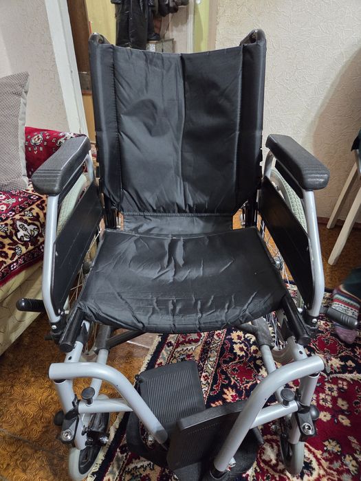 Продам инвалидную коляску