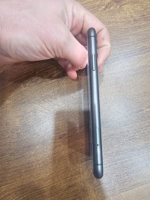 Продам смартфон айфон 11 64гб