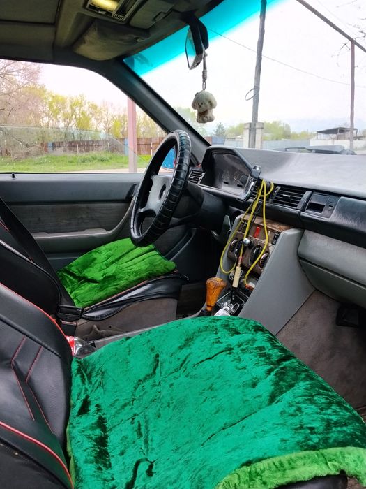 Мерс 124 бенз ,,,