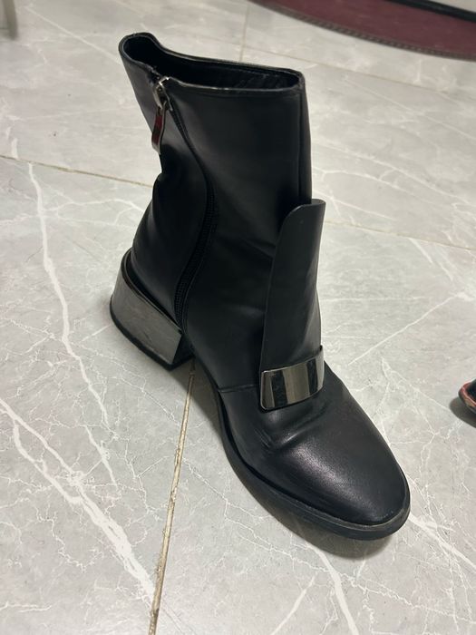 Аяу киім сатылады