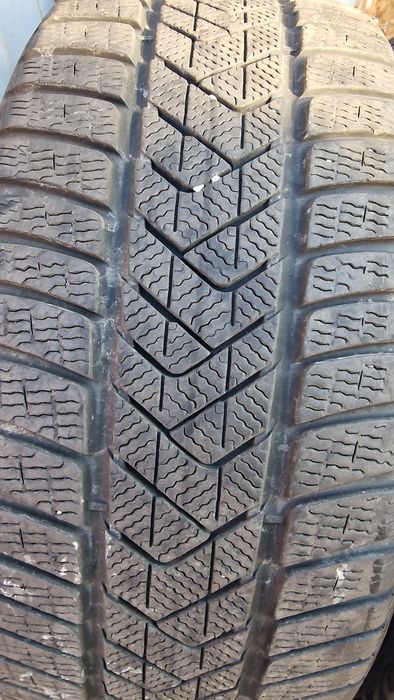 Anvelope 255/40R20 marca Pirelli, M +S,DOT 2021,6.5 mm