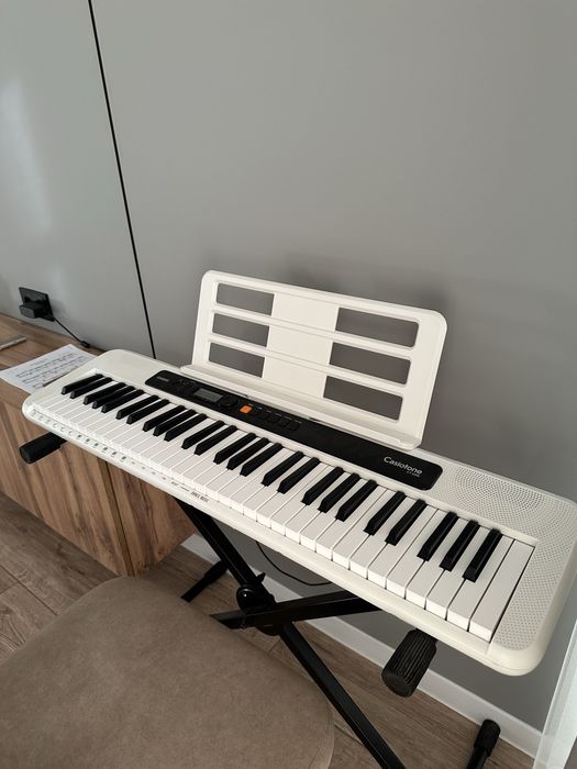Продам синтезатор Casio