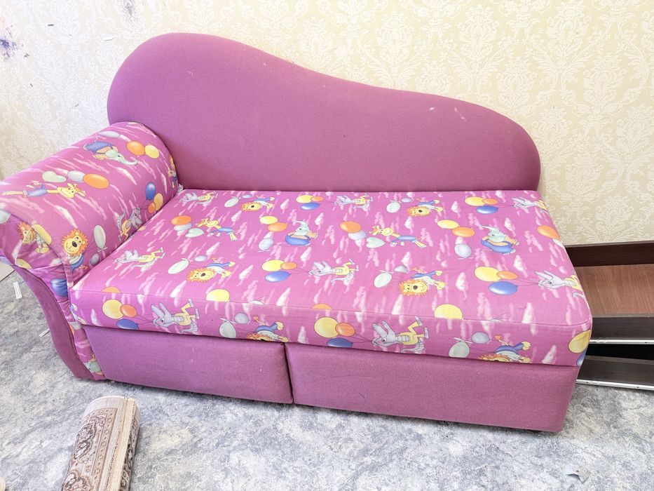 Диван в отличном состояний