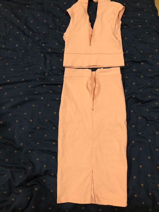 Розов топ и пола цвят пудра