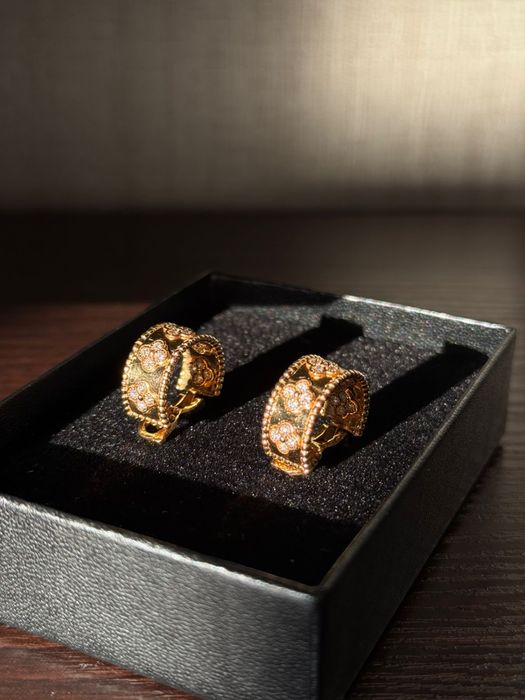 Продам серьги  золотые с бриллиантами