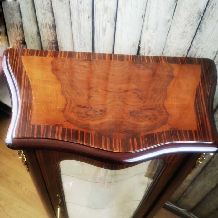 Салонна витрина в стил Louis XV