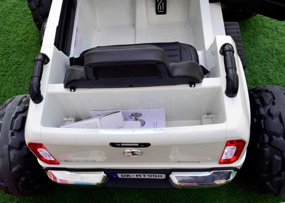 Лицензиран Акумулаторен Джип Mercedes X-Class Monster Truck, 2x12V7Ah