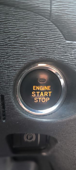 Продавам Toyota Avensis