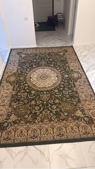 Ковер зеленый красивый