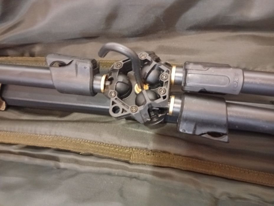 Трипод стойка за въдици Fox Eos  с двоен и троен бъзбар