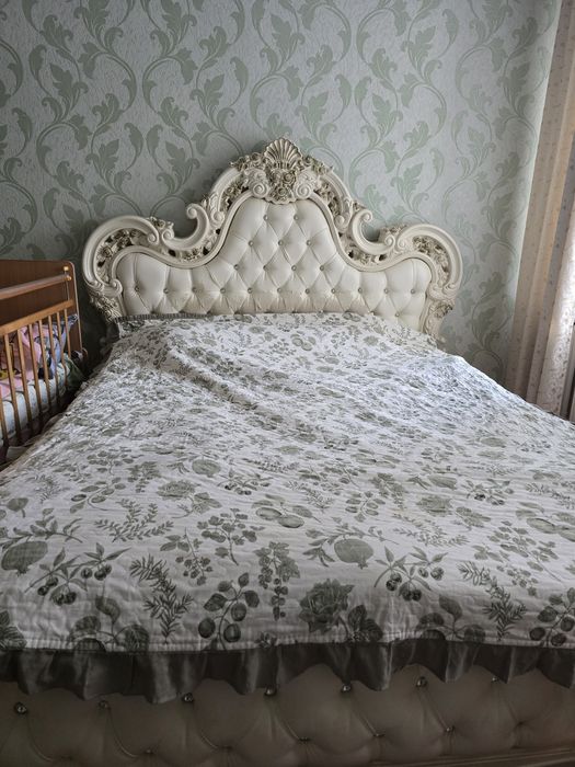 Спальный гарнитур срочно